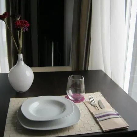 Im Erdgeschoss Mit Terrasse Und Stellplatz Sowie Fahrradunterstellmoeglichkeit * נוטולן