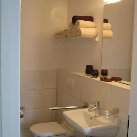 Im Erdgeschoss Mit Terrasse Und Stellplatz Sowie Fahrradunterstellmoeglichkeit דירה נוטולן